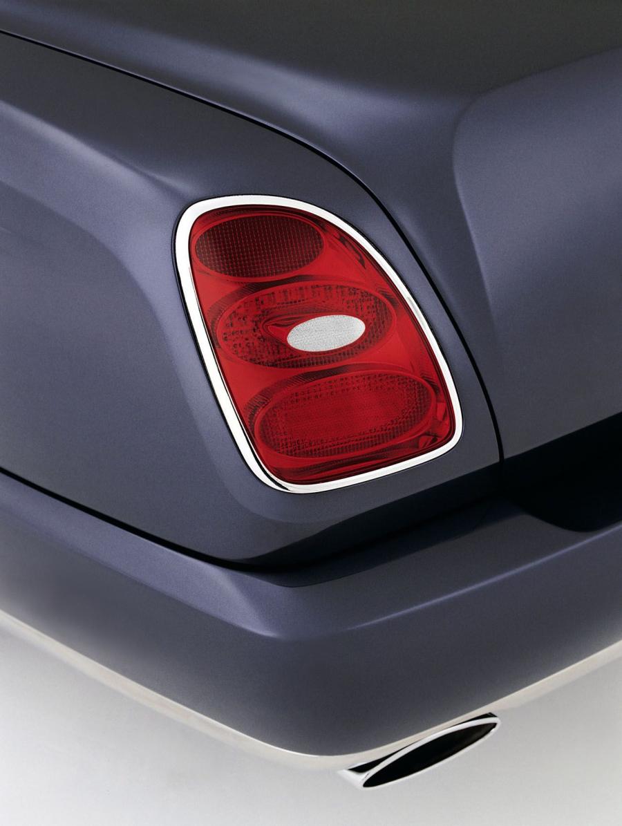 Детали экстерьера Bentley Arnage Drop Head Coupe 2005 года  (фото 5 из 20)